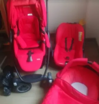 Cochecito de bebé, capazo y silla de de coche.
