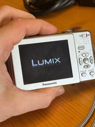 Panasonic Lumix FS6 · 8 M P · lente Leica Compacta