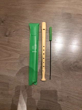 Flauta color beige con accesorios