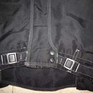 Pantalón de motorista negro marca Joe Rocket.