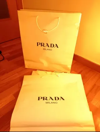 . Louis Vuitton, Armani, Liu Jo,  Gucci, Prada