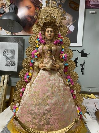 Virgen del Rocío de 60 centímetros de alta
