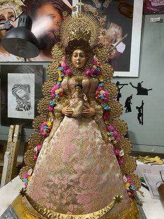 Virgen del Rocío de 60 centímetros de alta