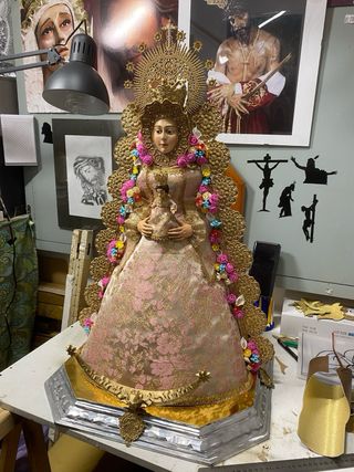 Virgen del Rocío de 60 centímetros de alta