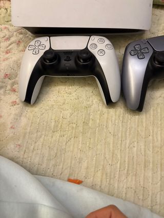 PS5 Slim Digital + 2 Mandos