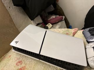 PS5 Slim Digital + 2 Mandos