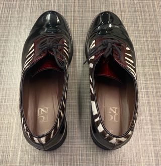 Zapatos charol y piel cebra