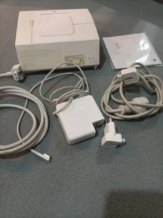 Adaptador de corriente Apple