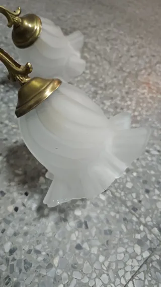 Lámpara de bronce y madera