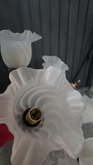 Lámpara de bronce y madera