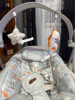 Mecedora eléctrica para bebé como nueva