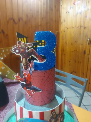 Torta finta Avengers 3 anni