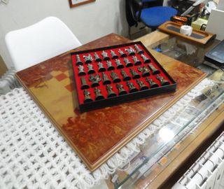 Ajedrez Metal con Tablero Madera Nuevo