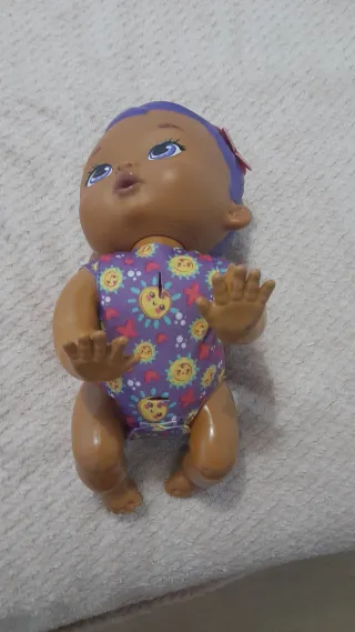 Muñeca bebé mariposa gateando