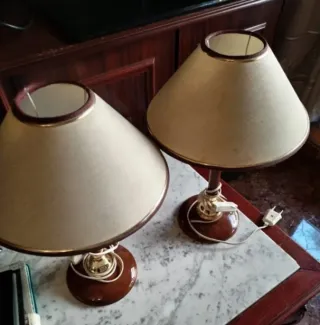 Pareja de lamparitas de mesita