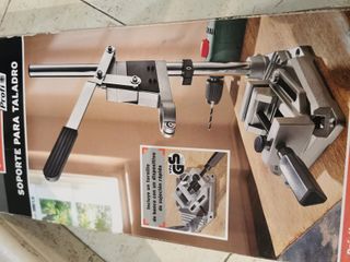 Soporte taladro Powerfix con tornillo