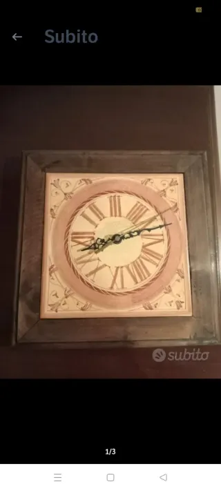 Orologio da parete con numeri romani