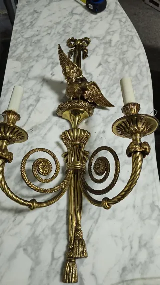 Lámpara de pared de bronce estilo clásico