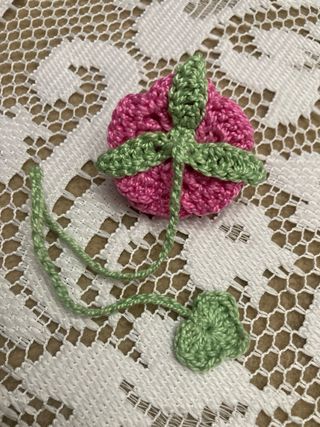 Marcapáginas Rosa Crochet con Hoja