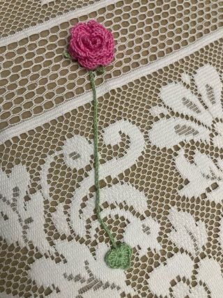 Marcapáginas Rosa Crochet con Hoja