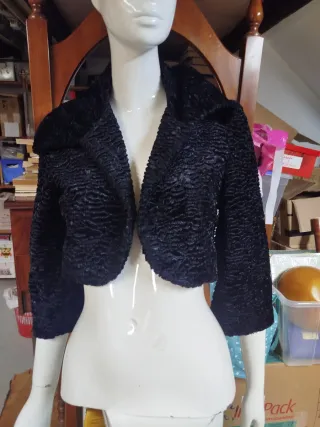 Chaqueta negra corta