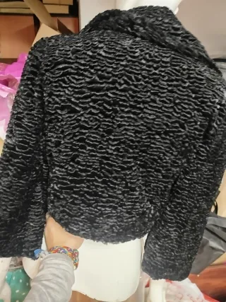 Chaqueta negra corta