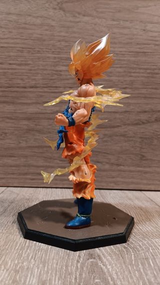Figura Goku Super Saiyan Dragon Ball Z