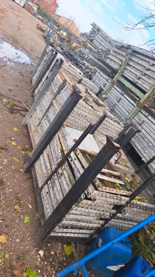 Puntales y Andamios de Obra