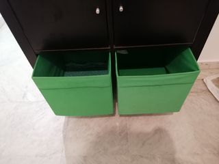 Mueble negro 2 puertas y 2 cajones verdes