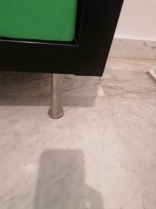 Mueble negro 2 puertas y 2 cajones verdes