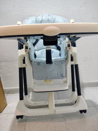 Trona para bebé con bandeja