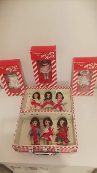 Maleta Mariquita Pérez con 9 mini muñecas