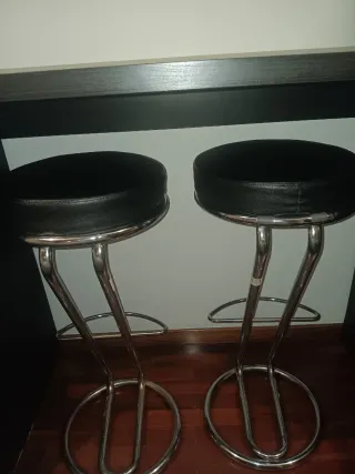 Mesa alta de madera negra Ikea