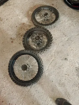 Llantas de moto (3 unidades)