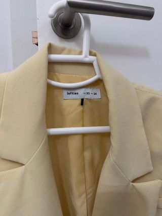 Blazer amarillo Lefties