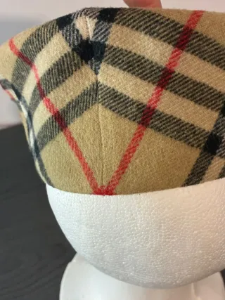 Gorra Burberry Beige y Roja