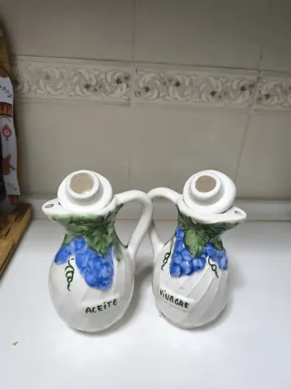 Jarra Aceite y Vinagre Cerámica Uvas