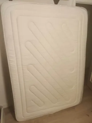 Canapé y colchón beige