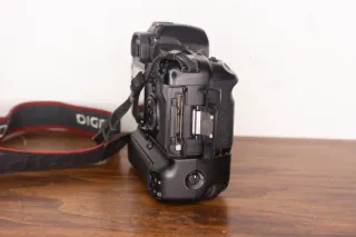 Canon 5D + Battery Grip BG-E4