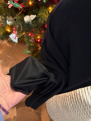 Vestido negro con volantes