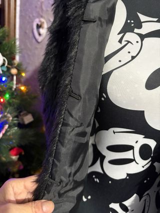 Elegante chaleco de pelo negro