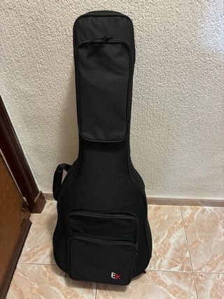 Guitarra Admira con funda