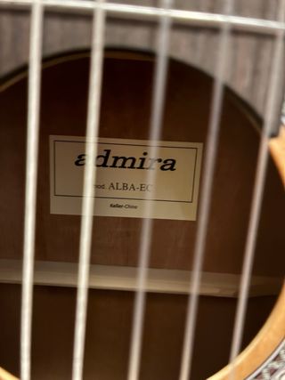 Guitarra Admira con funda