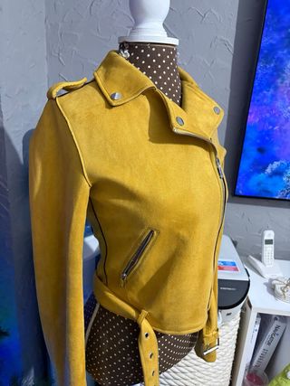 Chaqueta amarilla biker ,tejido antelina