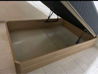 Canapé de madera y tela beige