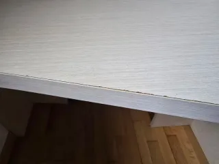 Escritorio con cajonera