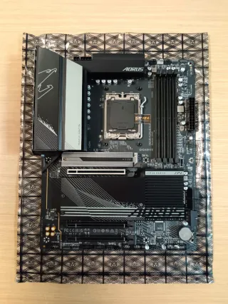 AORUS B650 ELITE AX V2 Gaming Placa Base