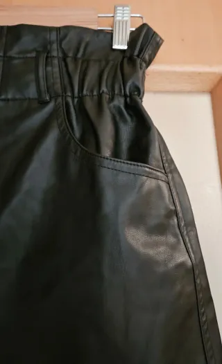 Falda Zara polipiel negra