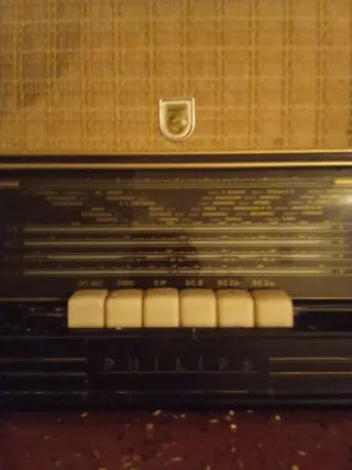 Radio Antigua Beige y Marrón