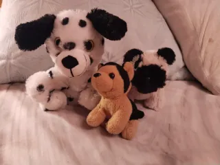 Familia de peluches perritos